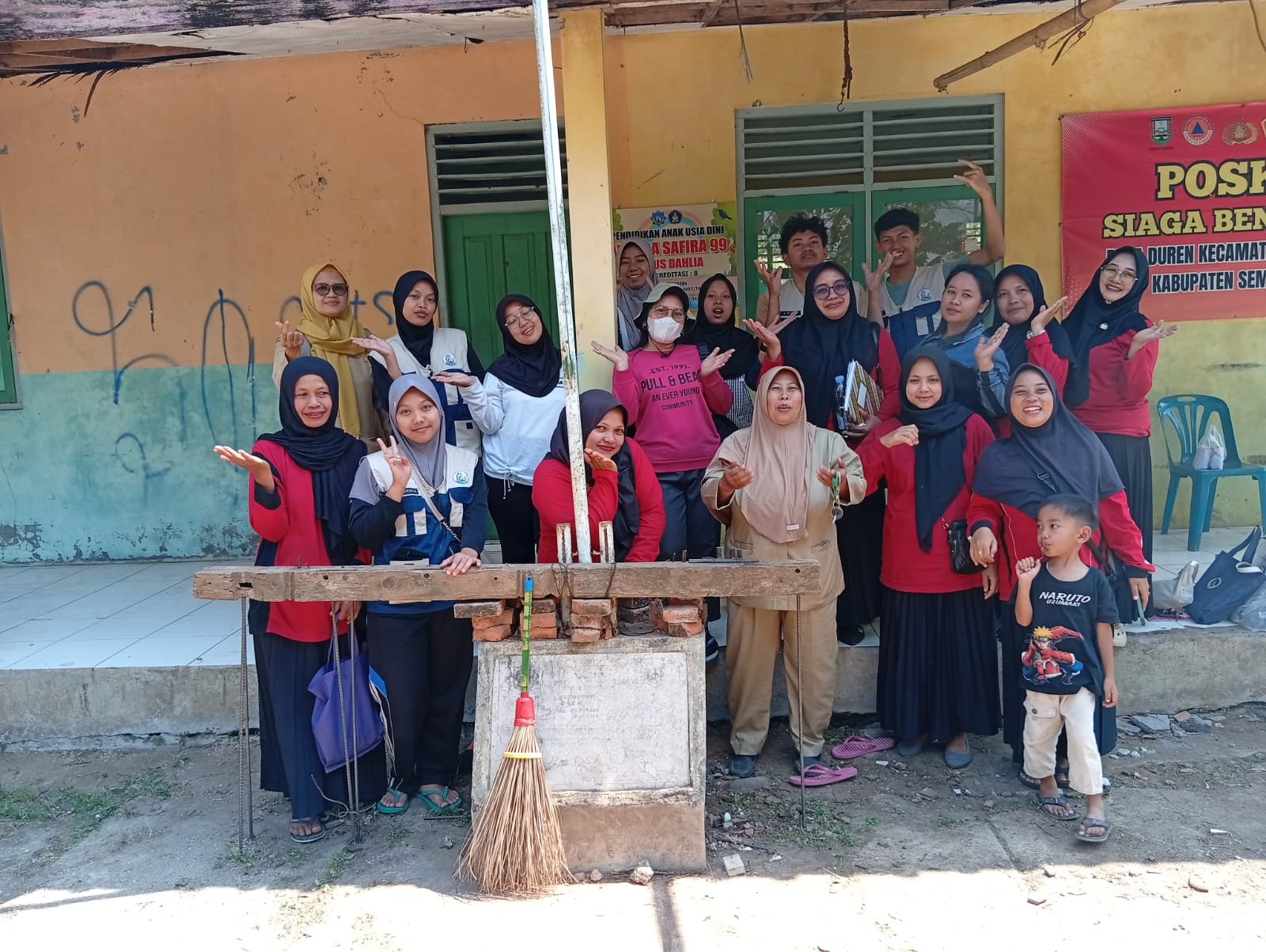Kerja Bakti Bersih PAUD
