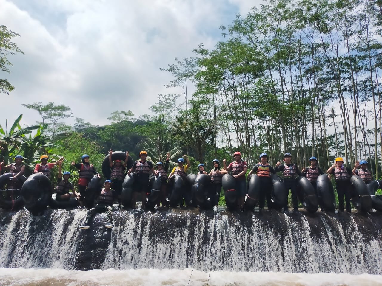 River Tubing Manggolo Kusumo